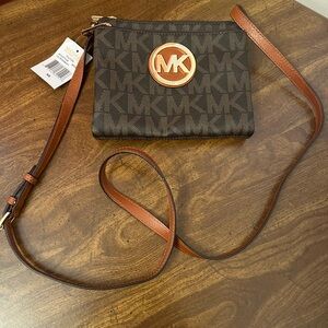Michael kors crossbody bag
